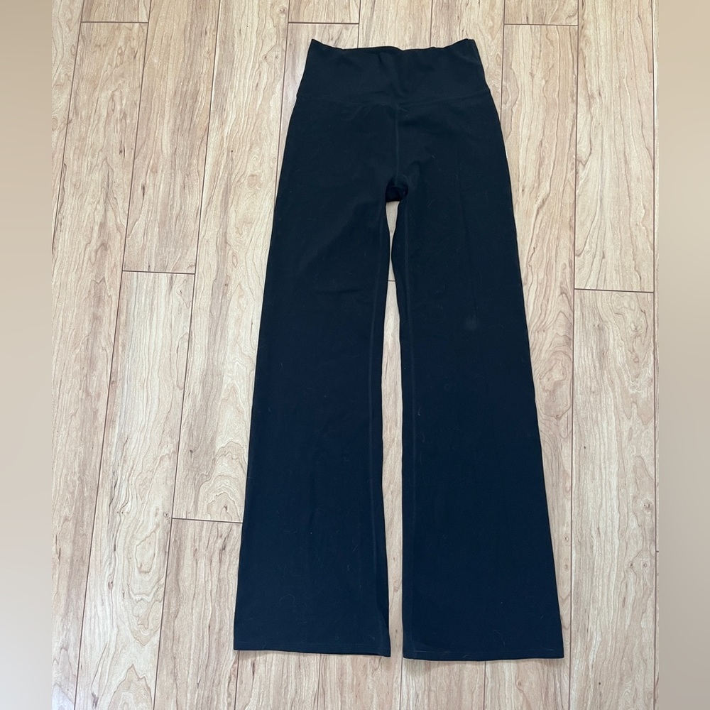 Vuori Women’s Black Flared Leggings